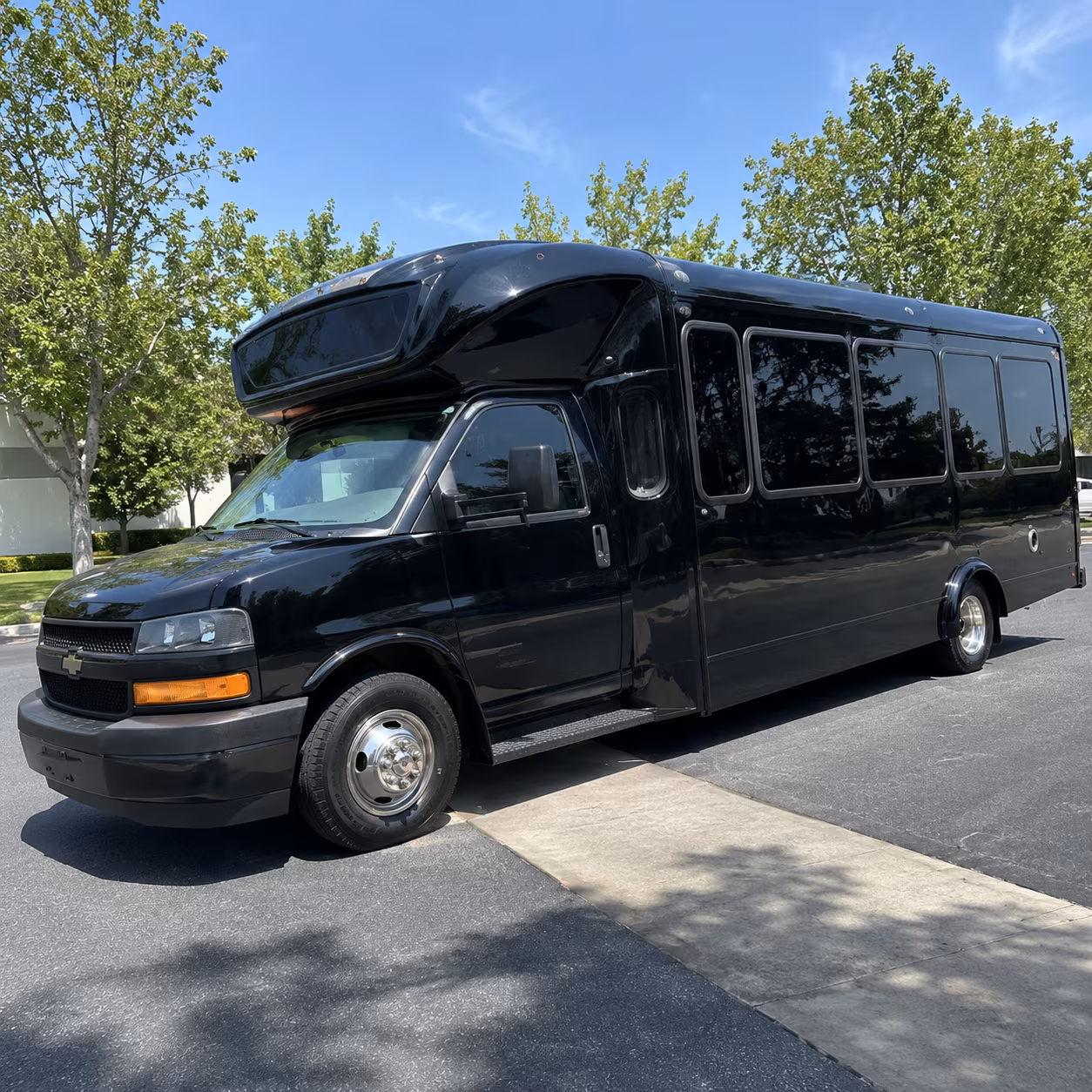 oxford 15 passenger party bus