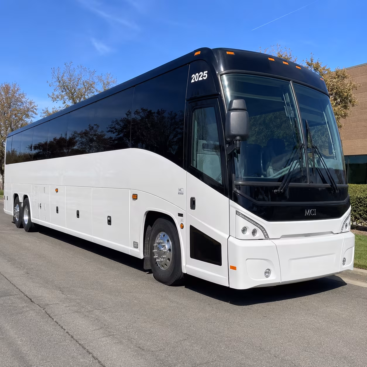 oxford 56 passenger charter bus